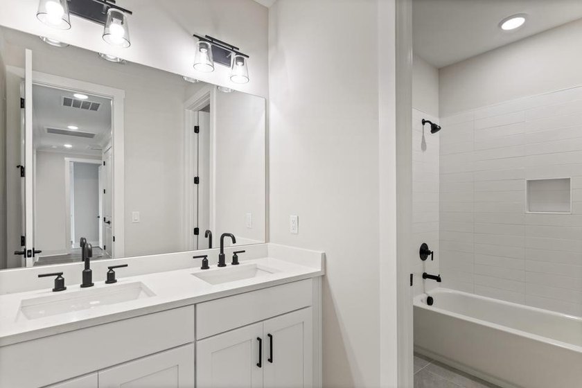 UNDER CONSTRUCTION - The Chopin floor plan offers 5 bedrooms &amp; 4 - photo 16