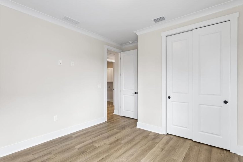 UNDER CONSTRUCTION - The Chopin floor plan offers 5 bedrooms &amp; 4 - photo 18
