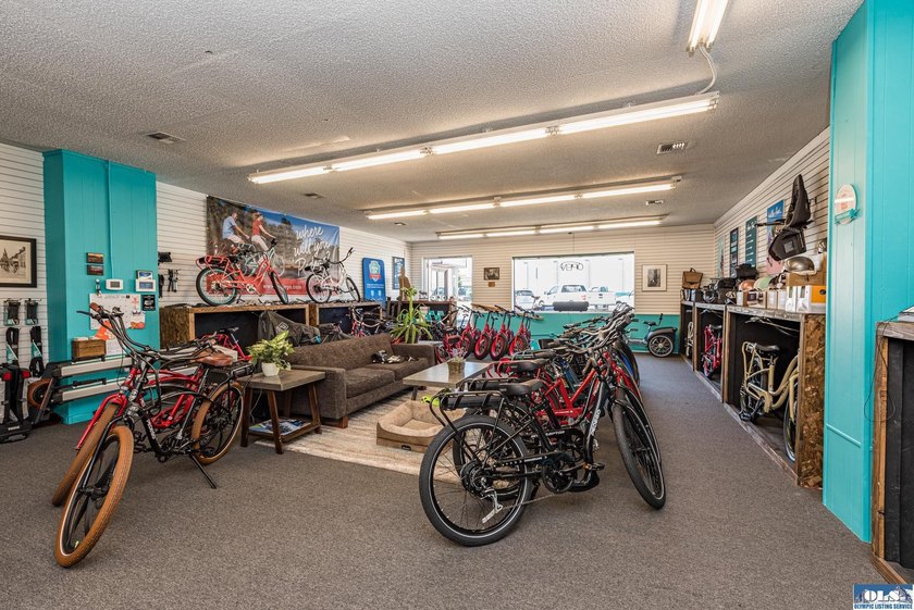 Excellent investment opportunity in ideal location, fully leased - photo 23