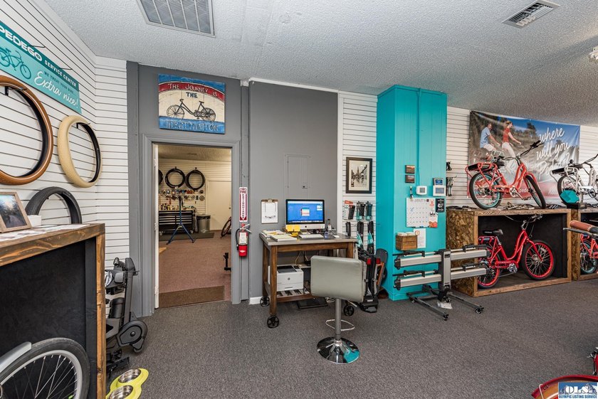 Excellent investment opportunity in ideal location, fully leased - photo 26