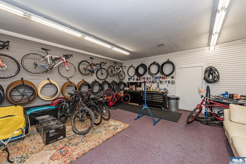 Excellent investment opportunity in ideal location, fully leased - photo 27