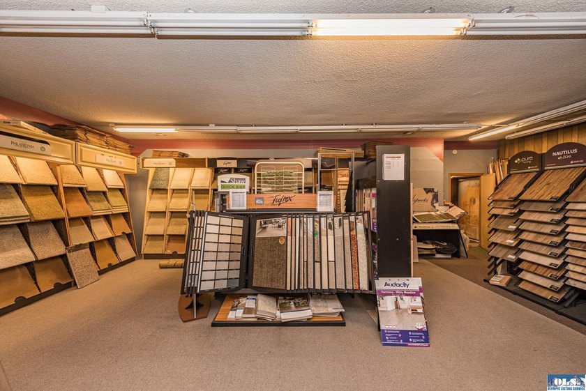 Excellent investment opportunity in ideal location, fully leased - photo 33