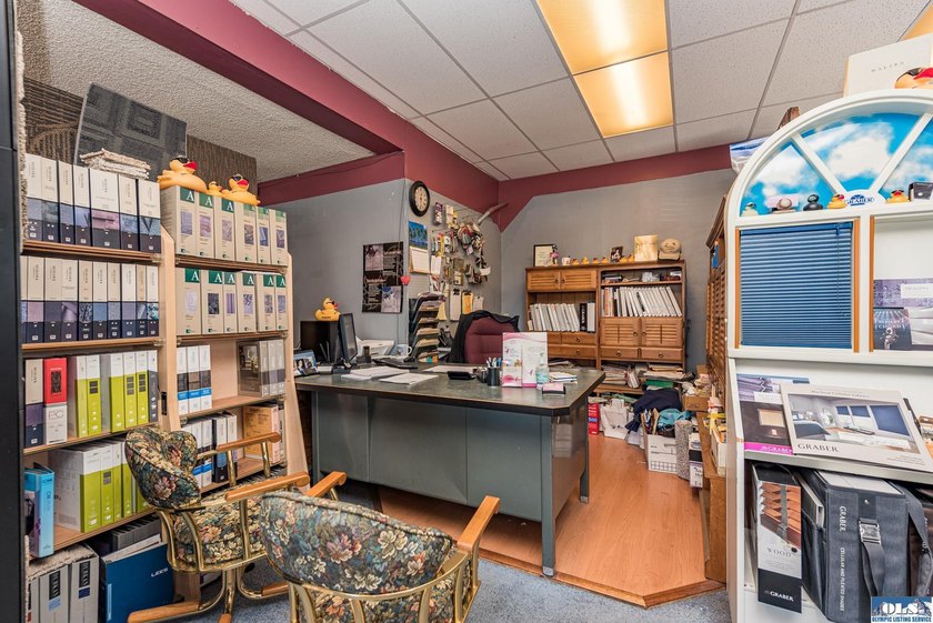 Excellent investment opportunity in ideal location, fully leased - photo 34