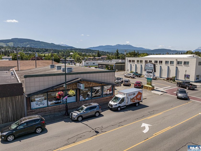 Excellent investment opportunity in ideal location, fully leased - photo 39
