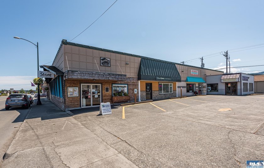 Excellent investment opportunity in ideal location, fully leased - photo 42
