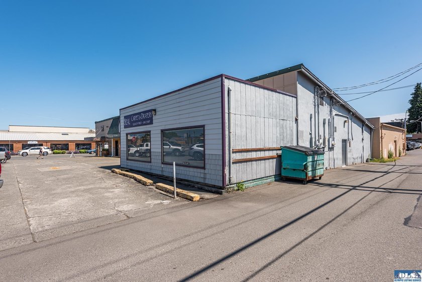 Excellent investment opportunity in ideal location, fully leased - photo 44