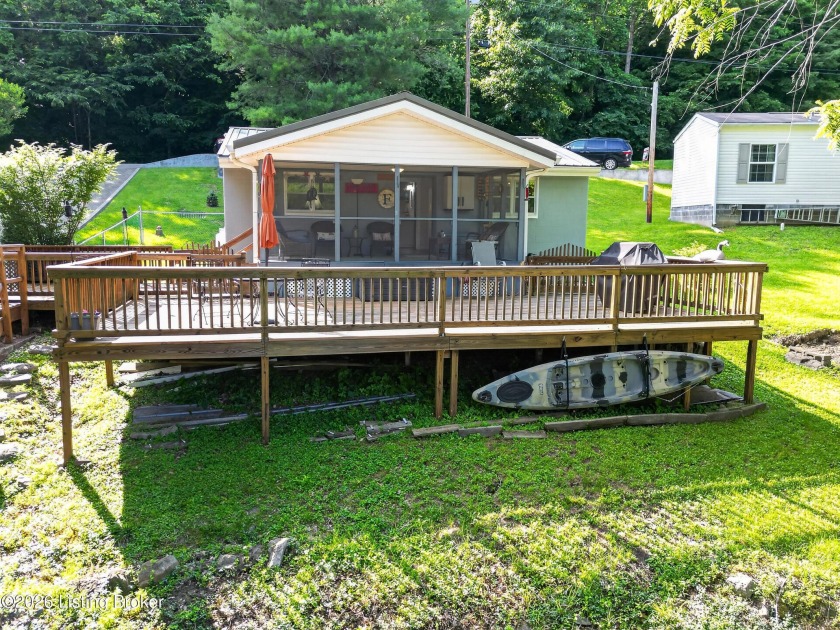Updated waterfront home, dock &amp; boat ramp in subdivision! - photo 2