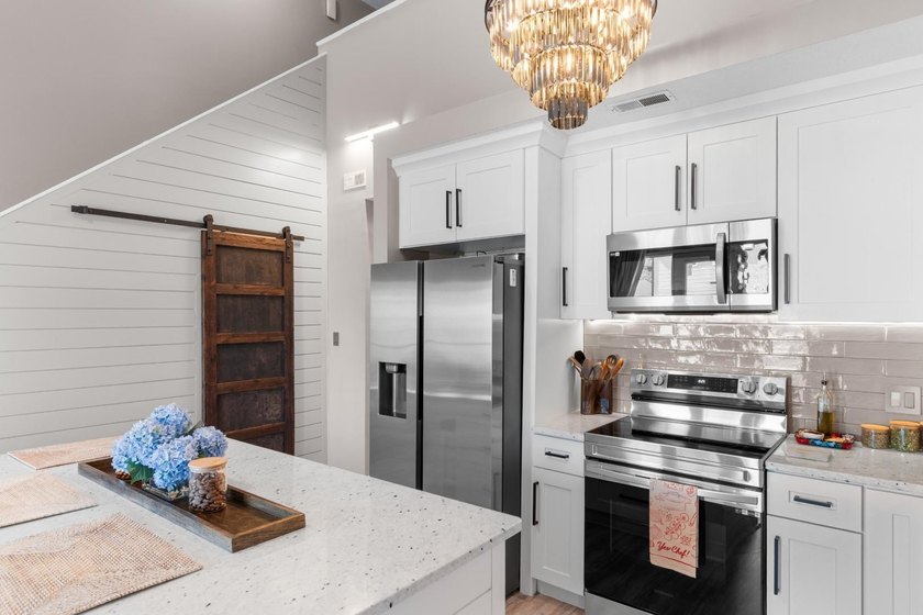 Located in the heart of Surfside Beach at Grand Palms Resort - photo 7