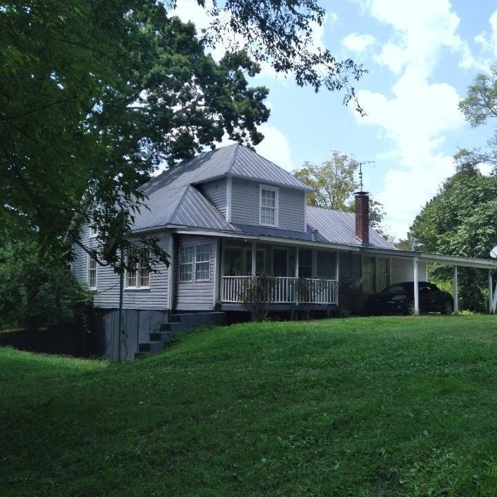 Farmhouse with acreage! Motivated Seller! Make offer on all or - photo 10
