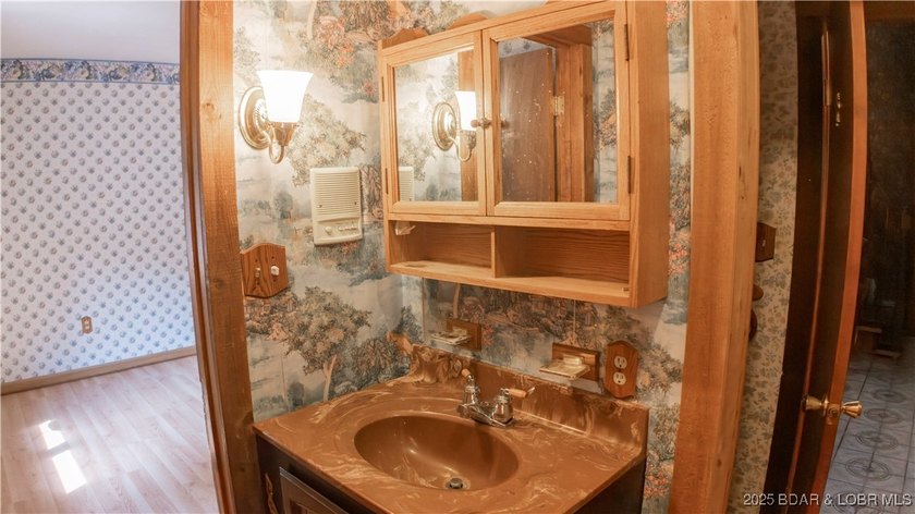 MOTIVATED SELLER! PRICED TO SELL!A spacious 3BR 3BA home with - photo 12