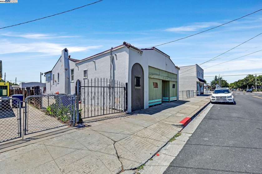 Great Location! Formerly the San Leandro Bar. High Traffic &amp; - photo 2