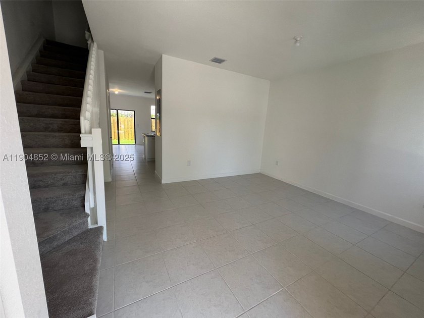 Investor dream!!!... property currently rented. Live in style in - photo 2