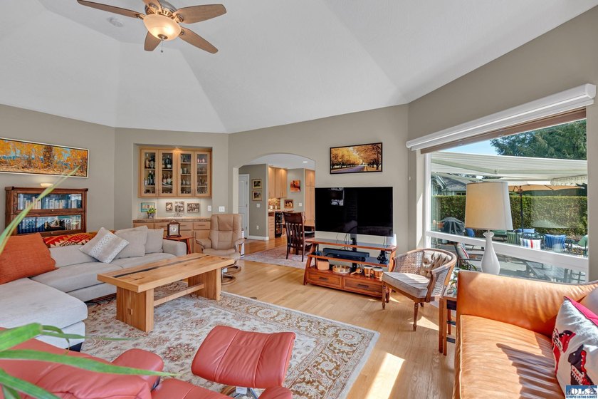 On Sunland's coveted Foursome Drive, this beautifully updated - photo 27