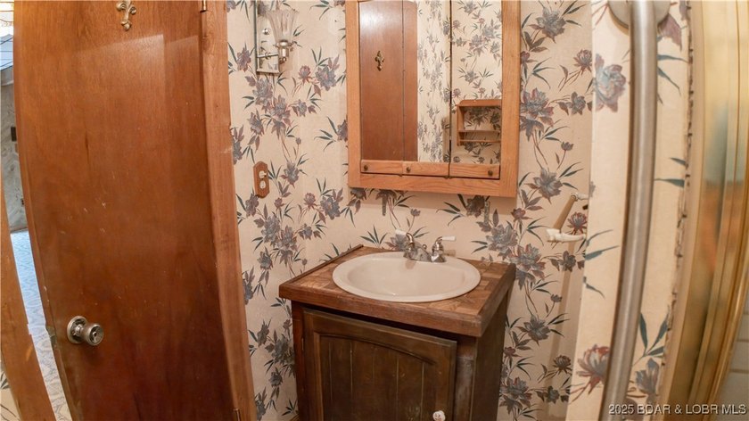 MOTIVATED SELLER! PRICED TO SELL!A spacious 3BR 3BA home with - photo 28