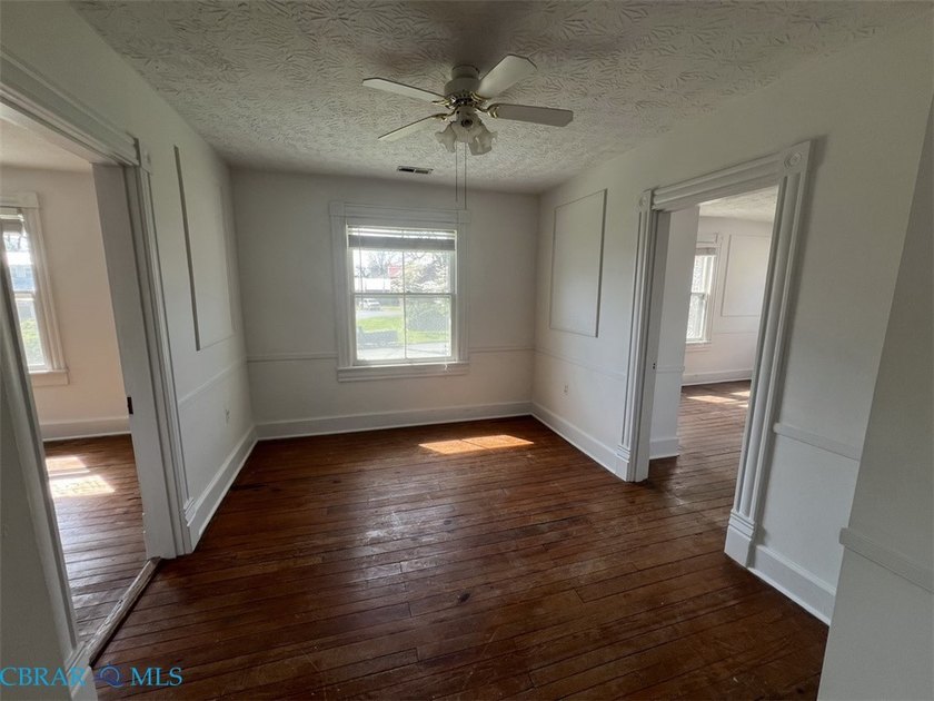 Large Victorian home in Historic District on Virginia Street - photo 30