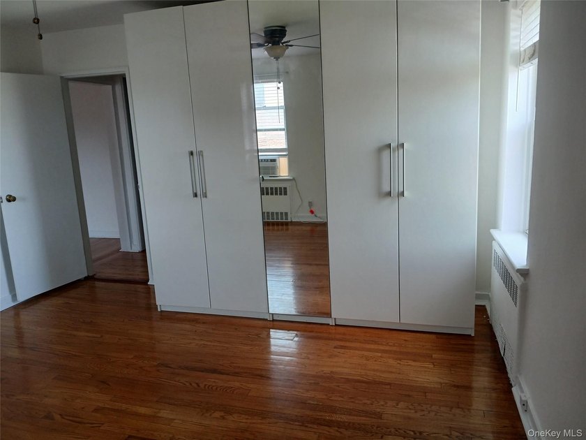 Top Floor Large One Bedroom Apartment, quiet, open kitchen - photo 8