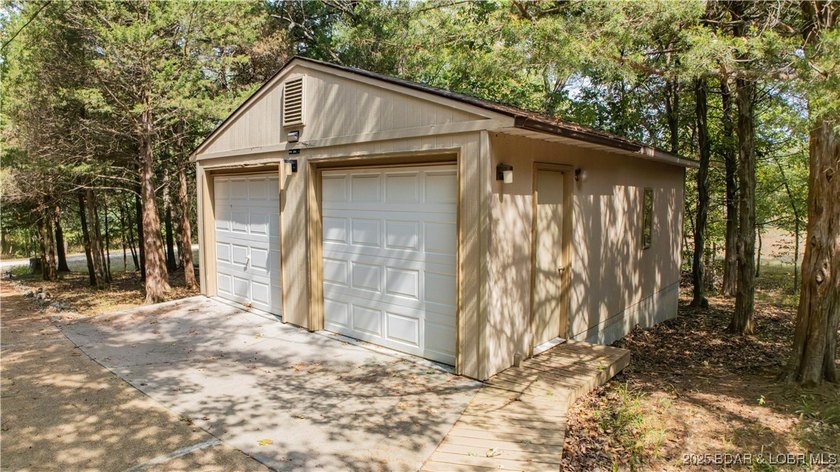 MOTIVATED SELLER! PRICED TO SELL!A spacious 3BR 3BA home with - photo 46