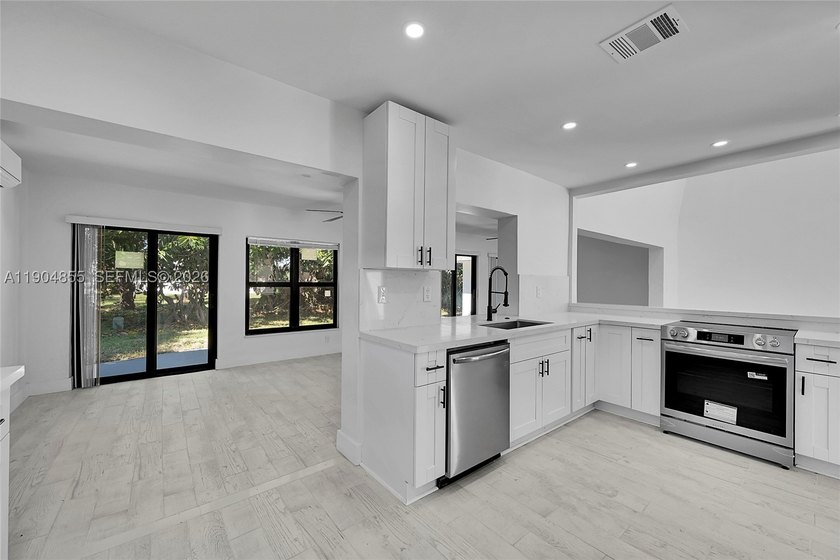 MUST SEE IN PERSON, MOVE IN READY, THIS CHARMING SINGLE-FAMILY - photo 3
