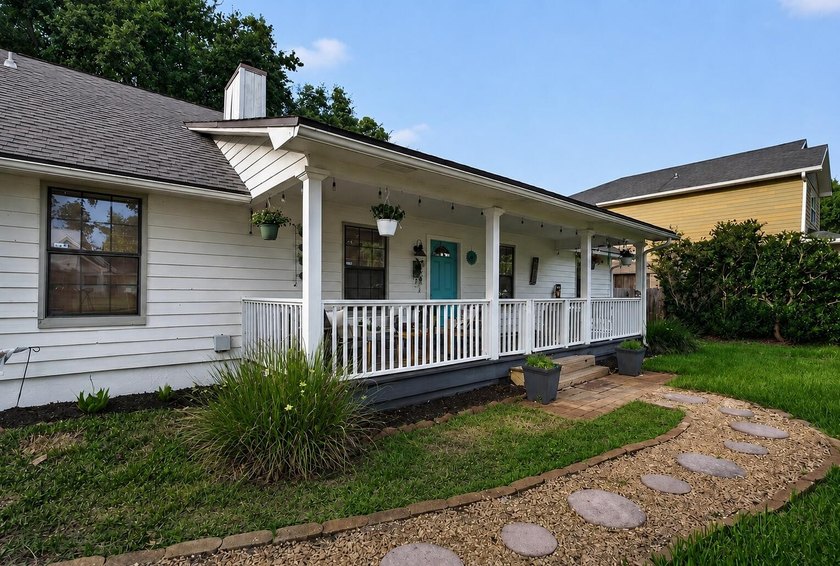 Don't miss this beautifully updated Smart Home with Florida - photo 3