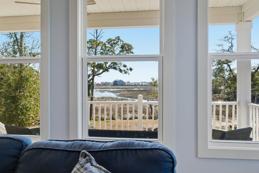 Three-bedroom, two-and-a-half-bathroom, elevated - photo 4