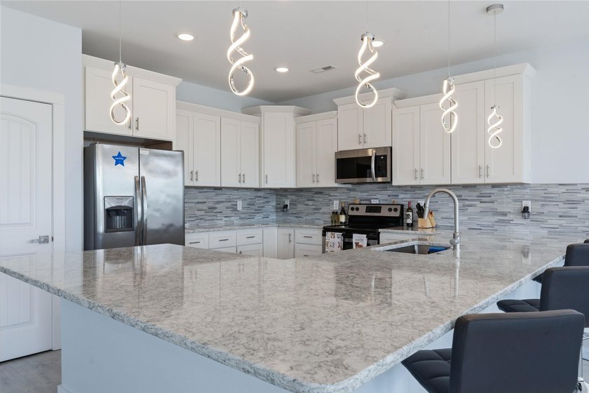 Three-bedroom, two-and-a-half-bathroom, elevated - photo 9