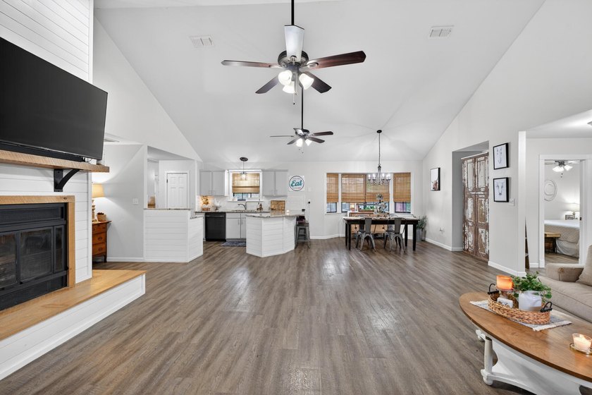 Don't miss this beautifully updated Smart Home with Florida - photo 9