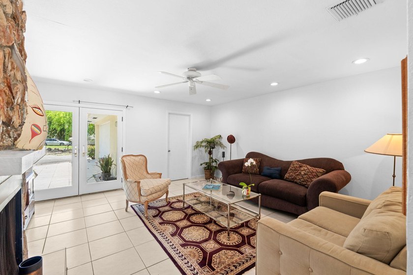 Located just minutes from Wellington's world-renowned horse show - photo 15