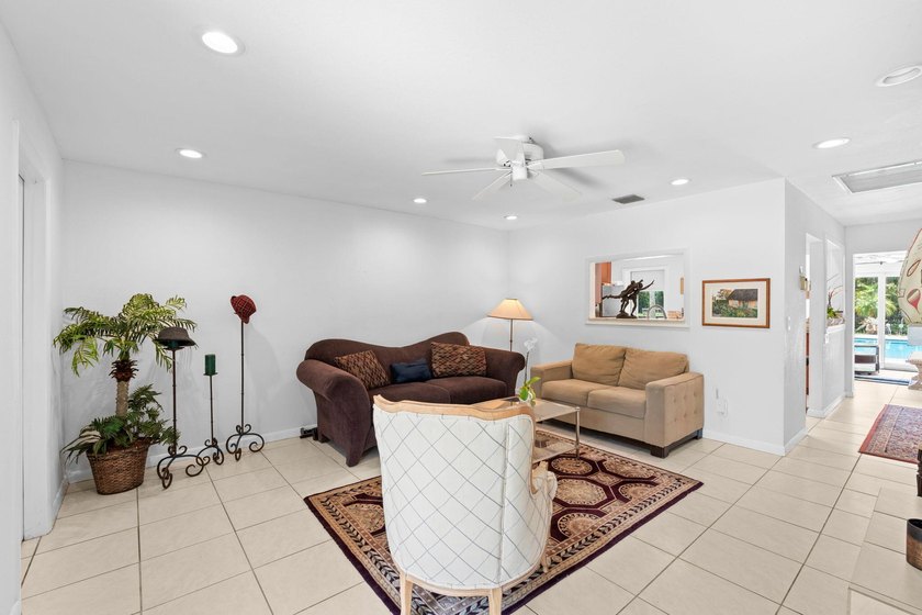 Located just minutes from Wellington's world-renowned horse show - photo 16