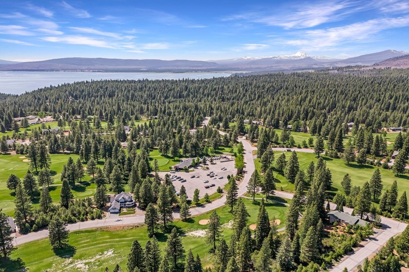 This well-appointed mountain style retreat offers excellent - photo 42