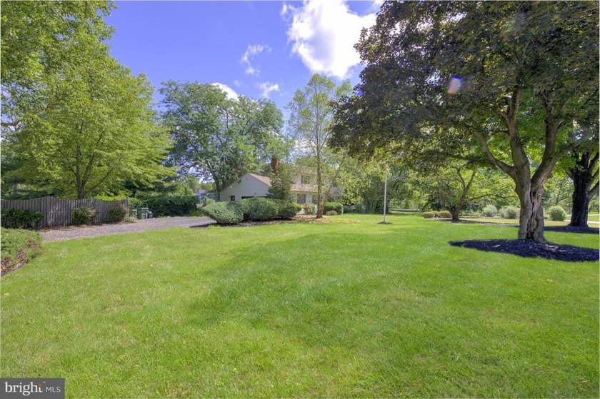 Wonderful opportunity to own on Horseshoe Rd. Great bones and so - photo 3