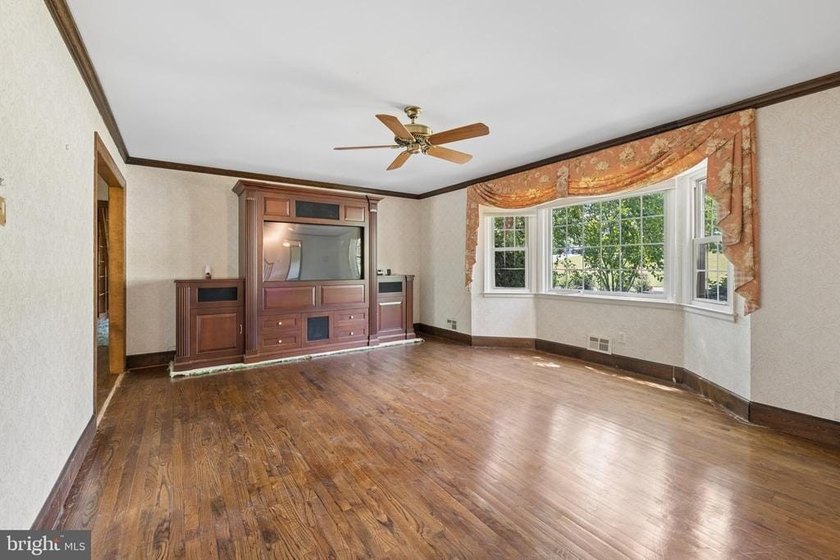 Wonderful opportunity to own on Horseshoe Rd. Great bones and so - photo 10