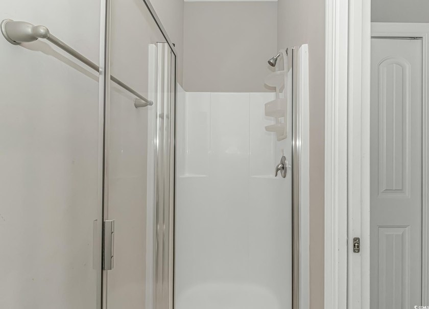 This very open and spacious 5-Bedroom, 5-Bath raised beach house - photo 14