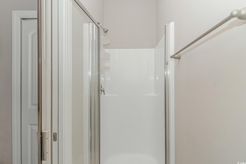 This very open and spacious 5-Bedroom, 5-Bath raised beach house - photo 16