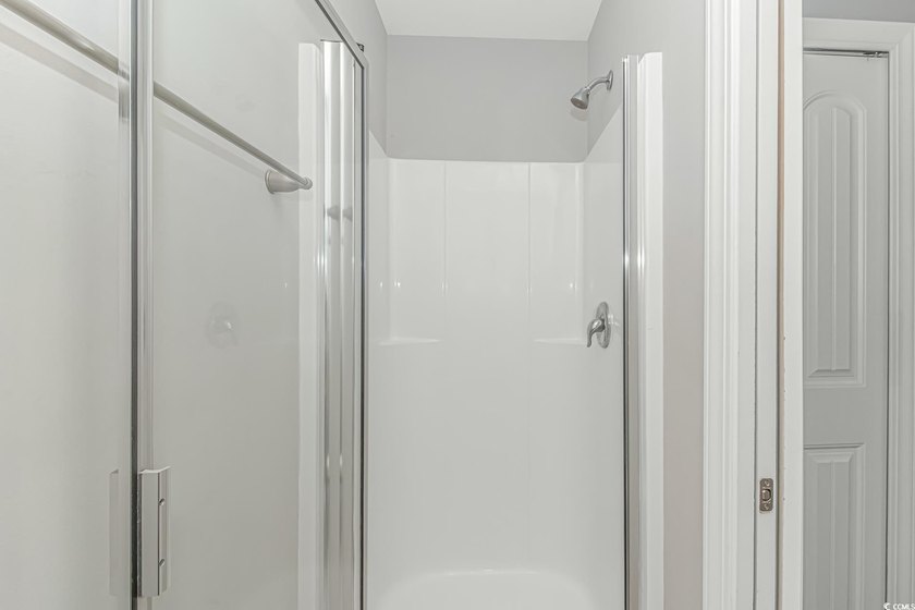 This very open and spacious 5-Bedroom, 5-Bath raised beach house - photo 18