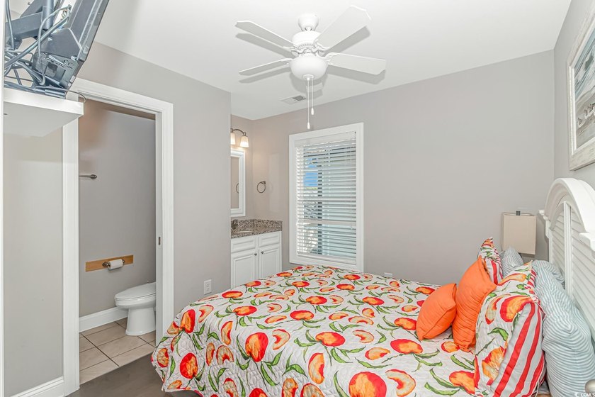 This very open and spacious 5-Bedroom, 5-Bath raised beach house - photo 19
