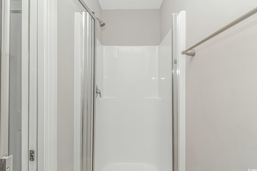 This very open and spacious 5-Bedroom, 5-Bath raised beach house - photo 20