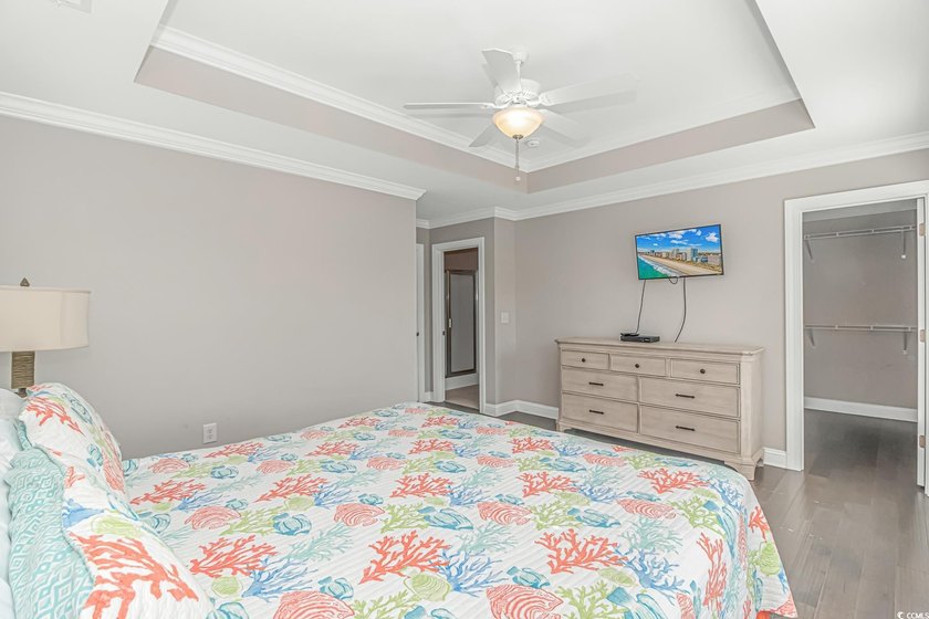 This very open and spacious 5-Bedroom, 5-Bath raised beach house - photo 22