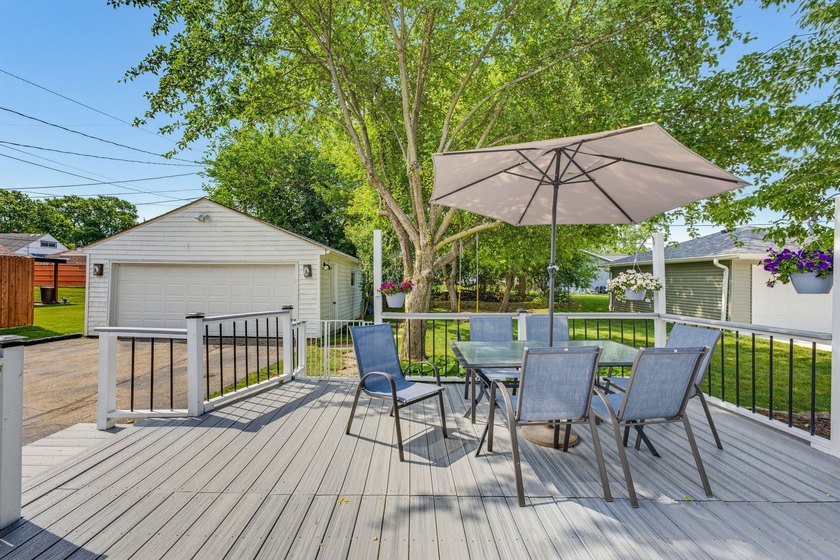 Move right into this beautifully maintained ranch in a fantastic - photo 25