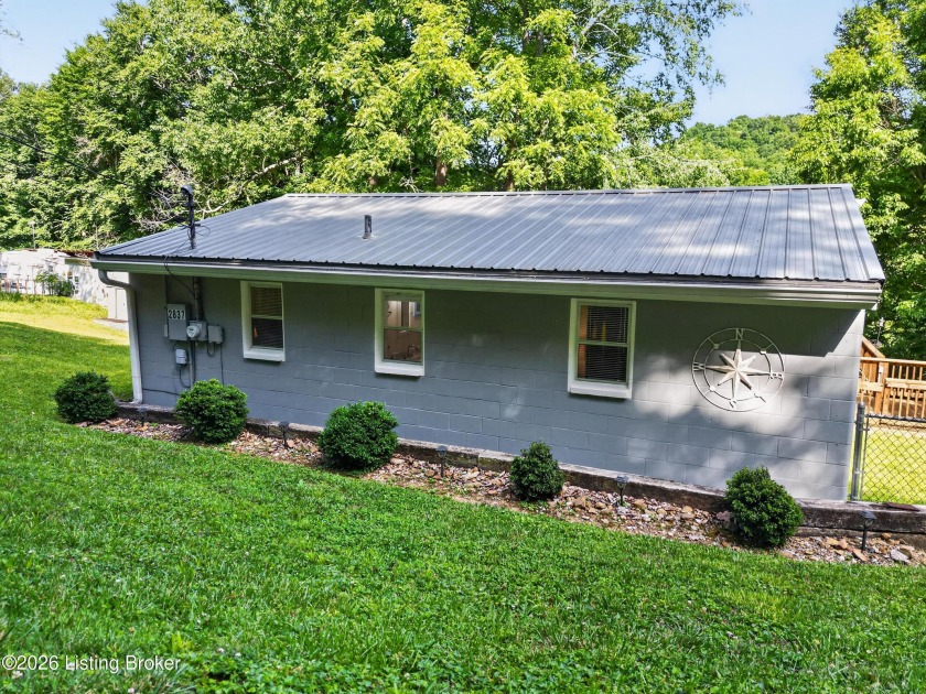 Updated waterfront home, dock &amp; boat ramp in subdivision! - photo 4