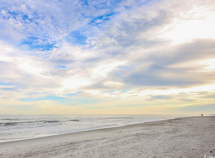 This very open and spacious 5-Bedroom, 5-Bath raised beach house - photo 34