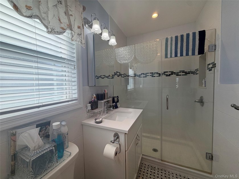 **Beautiful Income-Producing East End Beachside Two-Family Home - photo 6