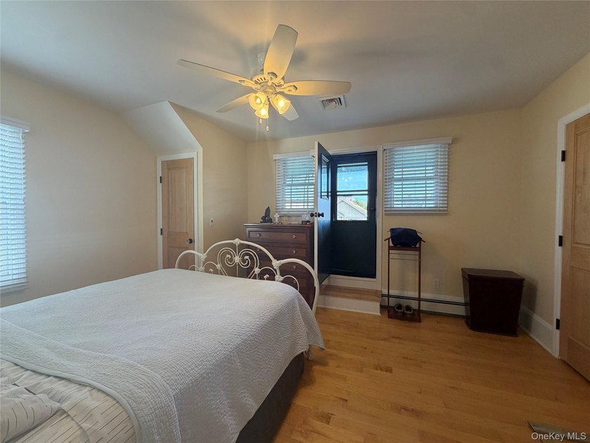 **Beautiful Income-Producing East End Beachside Two-Family Home - photo 7