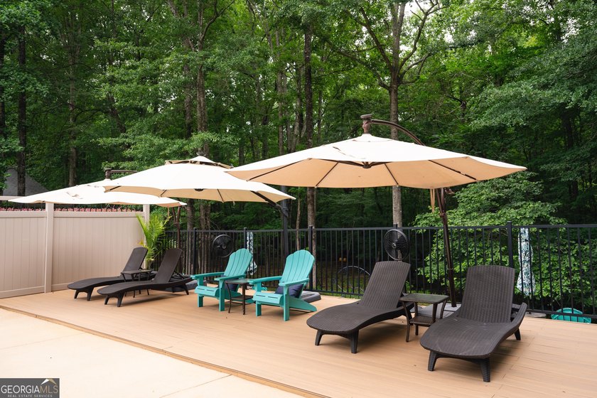 Welcome home to this beautifully maintained 4-bedroom, 2-bath - photo 8