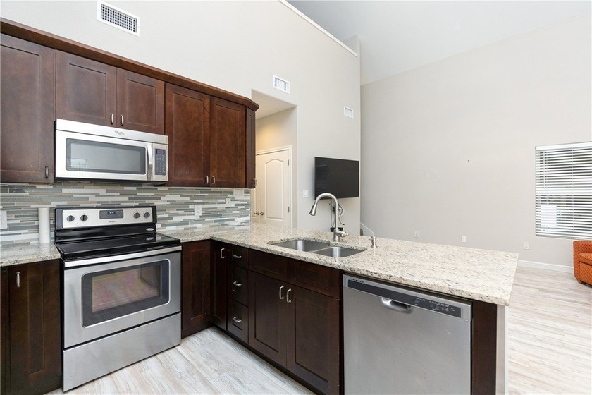 Turn key, coastal charm meets effortless living just minutes - photo 12