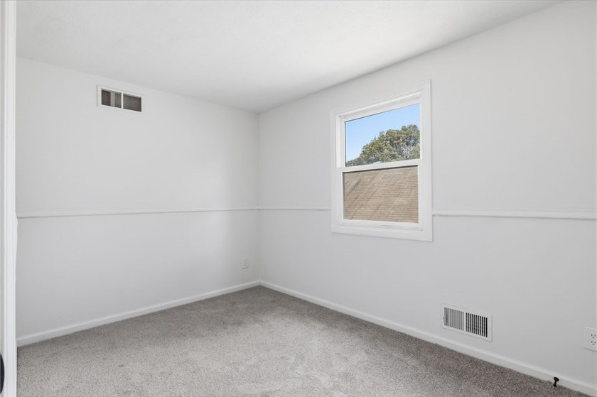 Welcome to 163 Sparling Drive! This 3-bedroom, 1.5-bath home - photo 15