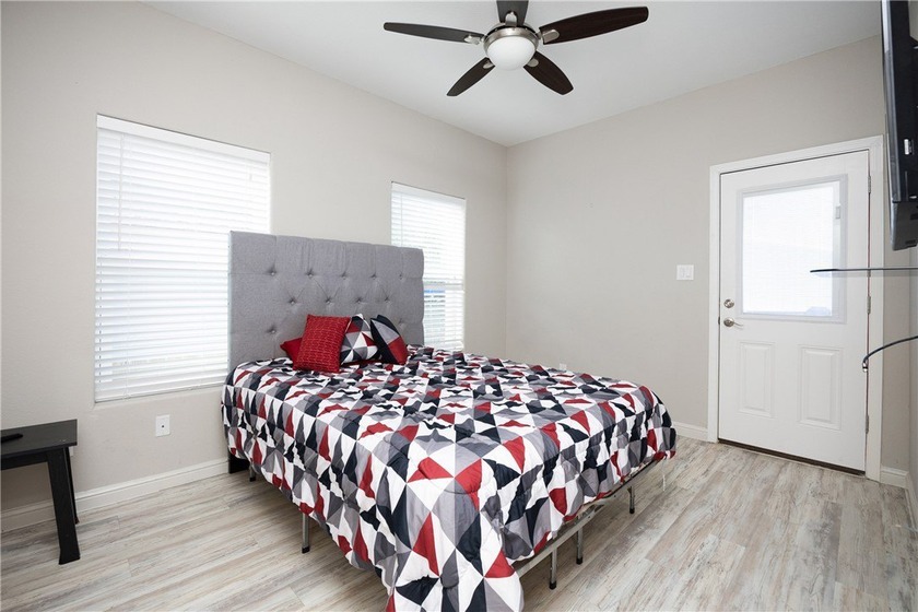 Turn key, coastal charm meets effortless living just minutes - photo 15