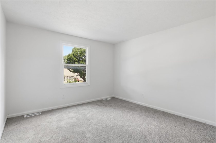 Welcome to 163 Sparling Drive! This 3-bedroom, 1.5-bath home - photo 18