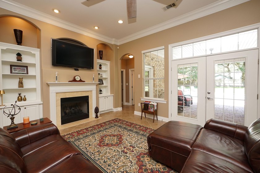 Gorgeous move-in-ready home on an oversized lot! This - photo 8