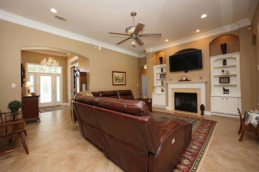 Gorgeous move-in-ready home on an oversized lot! This - photo 9