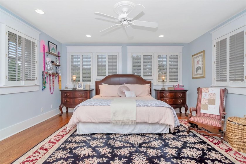 Located in the heart of historic Hyde Park, this beautifully - photo 19